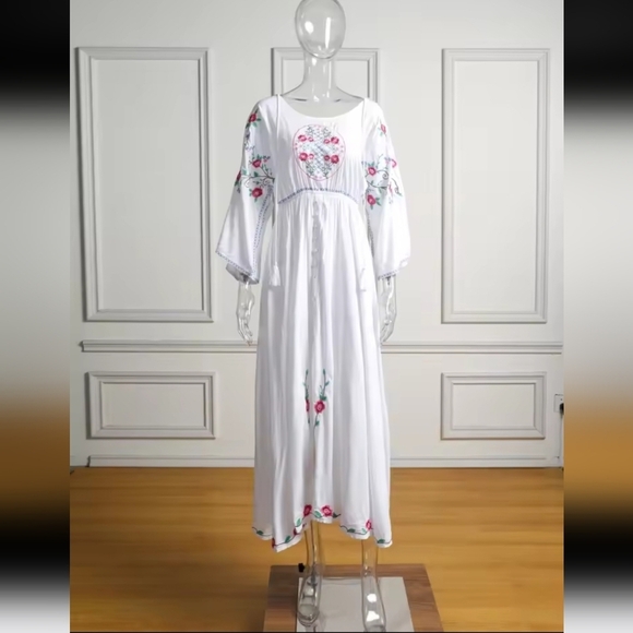 Elegant Reversible Floral Embroidered Long Sleeve Dress - Picture 6 of 16